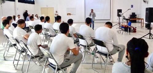 ADOLESCENTES PRIVADOS DE LA LIBERTAD SON CAPACITADOS EN EMPODERAMIENTO EMOCIONAL