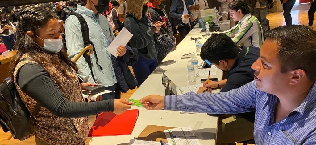 ENTREGAN BECAS DE TRANSPORTE GRATUITO EN CIUDAD VALLES