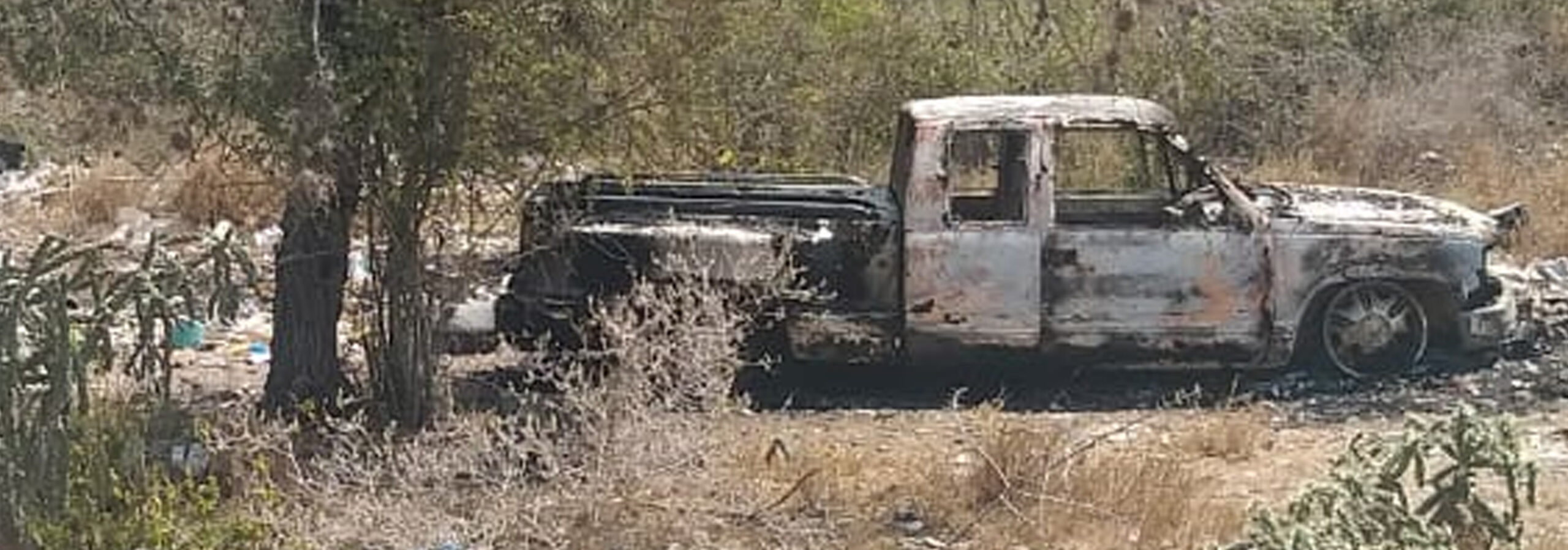 HALLAN RESTOS ÓSEOS DENTRO DE CAMIONETA INCENDIADA EN EJIDO DE CD. FERNÁNDEZ