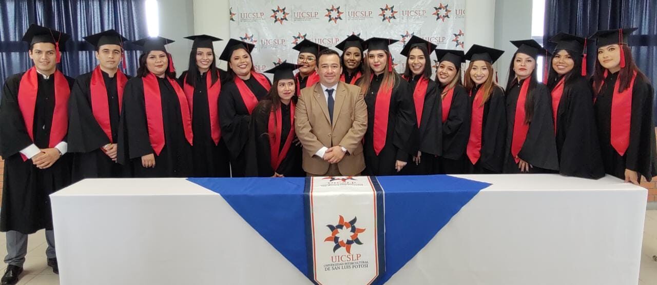 SE GRADÚAN ALUMNOS DE LA UICSLP