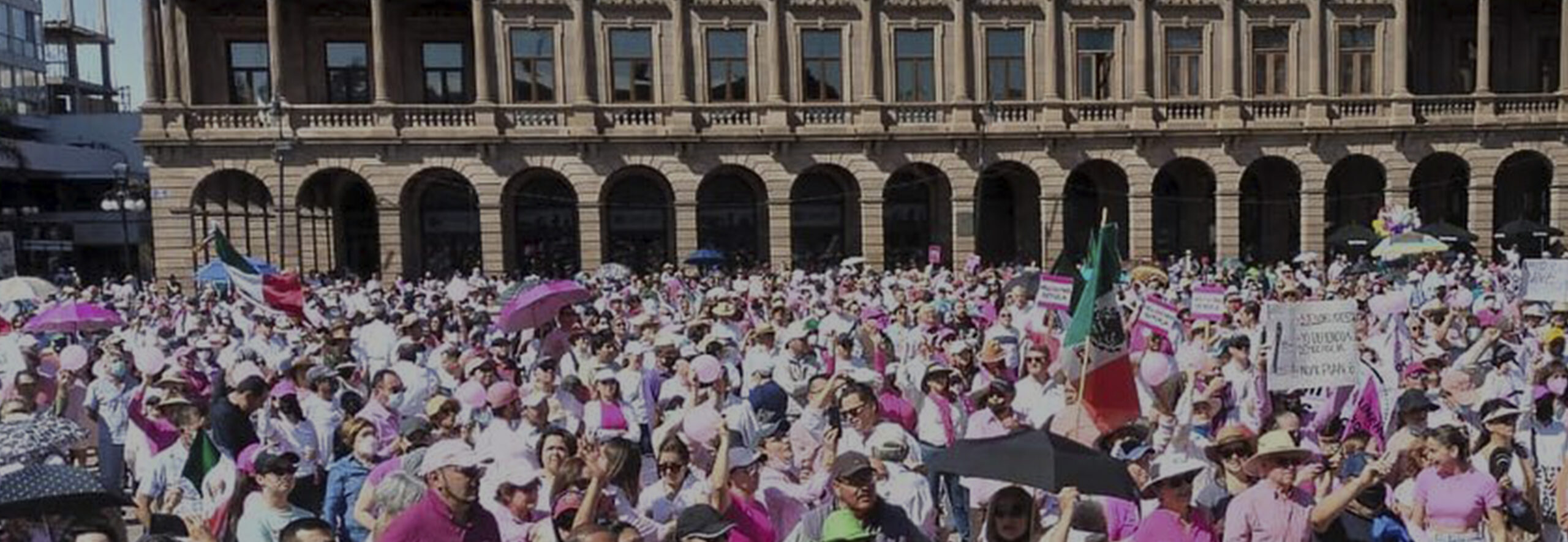 POTOSINOS SALEN EN DEFENSA DEL INE