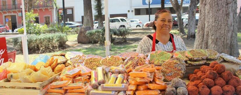 REALIZAN EXPO “MUJERES, OFICIOS Y ARTE” EN PASAJE ZARAGOZA DE LA CAPITAL POTOSINA