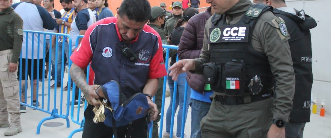 SIGUEN OPERATIVOS DE SEGURIDAD EN PARTIDOS DE FÚTBOL DE LA CAPITAL POTOSINA