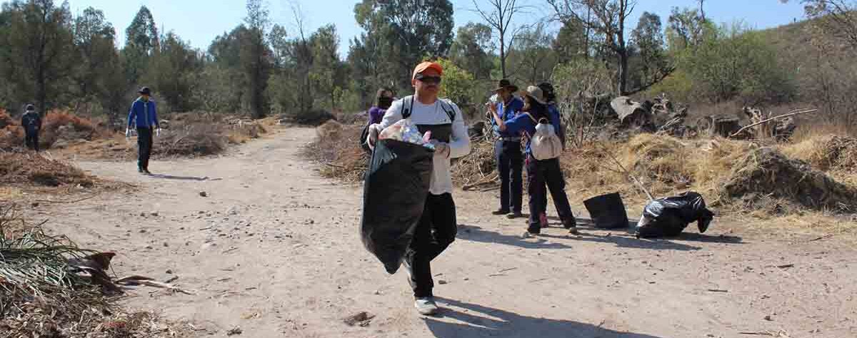 REALIZAN LIMPIEZA EN CAMINO A LA PRESA SAN JOSÉ