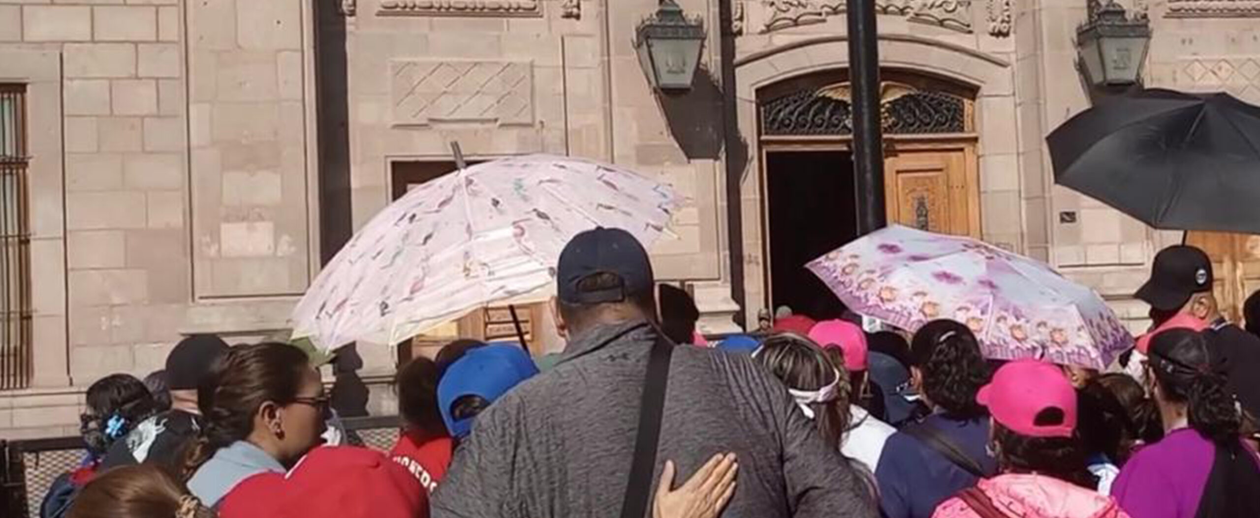 OTRA MANIFESTACIÓN EN LA CAPITAL POTOSINA; HOY MARCHARON EMPLEADOS DEL HOSPITAL CENTRAL