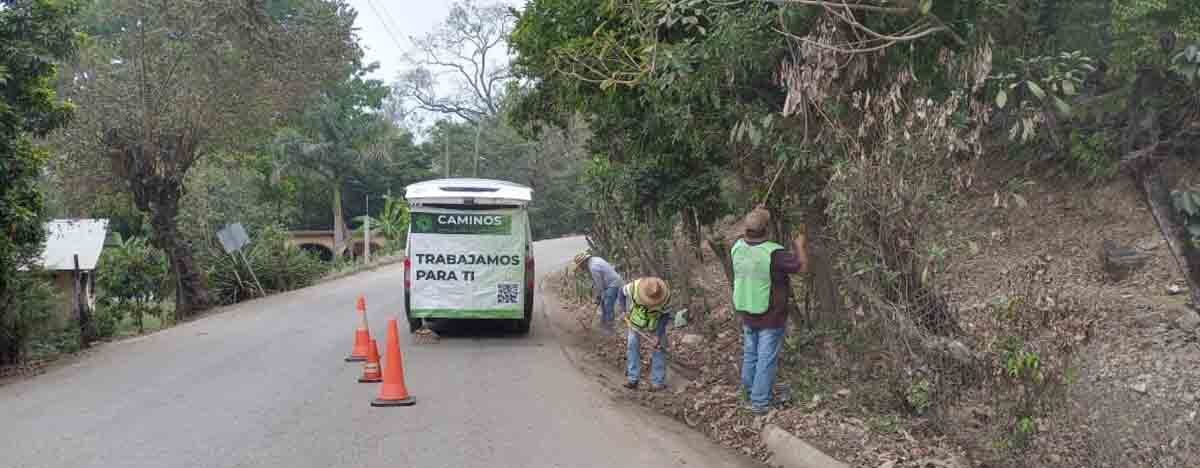 DAN MANTENIMIENTO EN CAMINOS DE ACCESO A SITIOS TURÍSTICOS DE LA HUASTECA