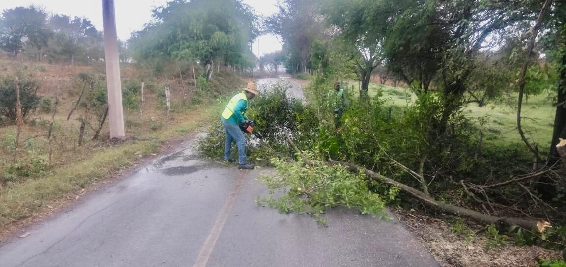 JEC REALIZA OBRAS DE CONSERVACIÓN EN EL CAMINO A TAMTOC EN TAMUÍN