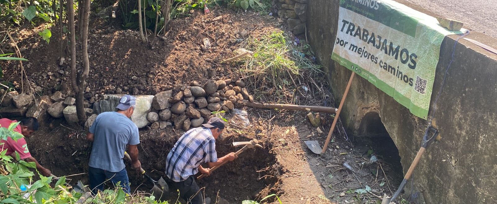 CRUCES SUBTERRÁNEOS DE AGUA Y CUNETAS RECIBEN MANTENIMIENTO