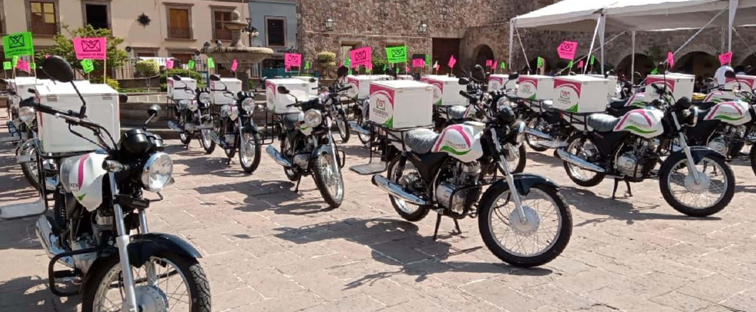 ENTREGAN MOTOS A CARTEROS POTOSINOS