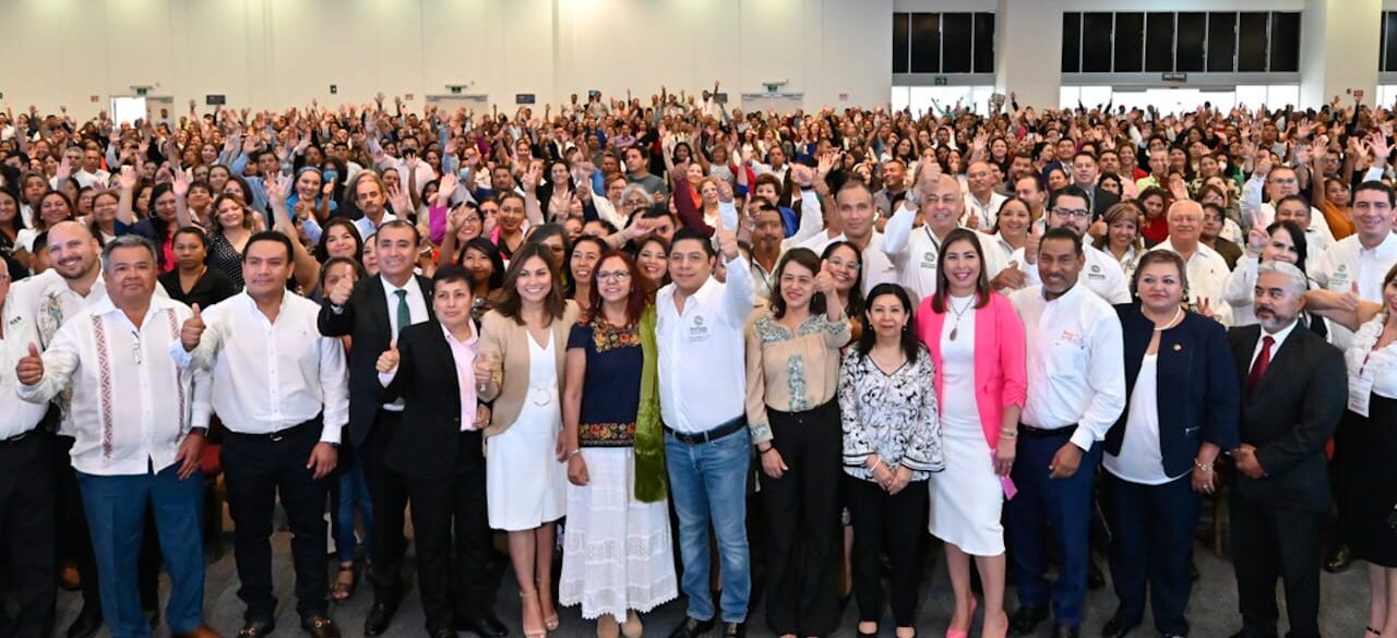 DOCENTES POTOSINOS RECIBEN INCENTIVOS