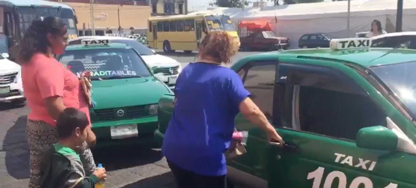SCT RECONOCE A TAXISTAS POR BRINDAR VIAJES GRATIS A MADRES POTOSINAS