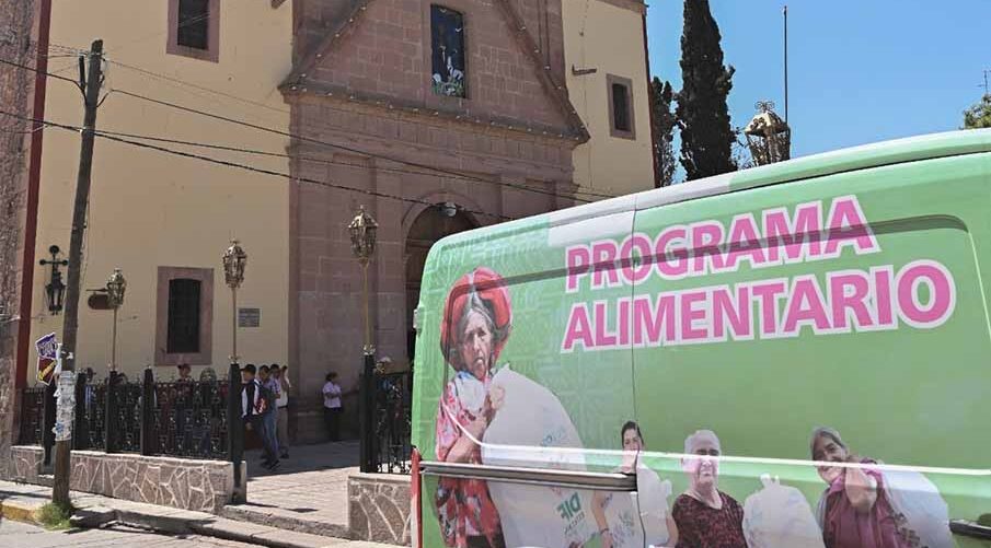 ENTREGAN APOYOS ALIMENTARIOS EN VILLA DE POZOS