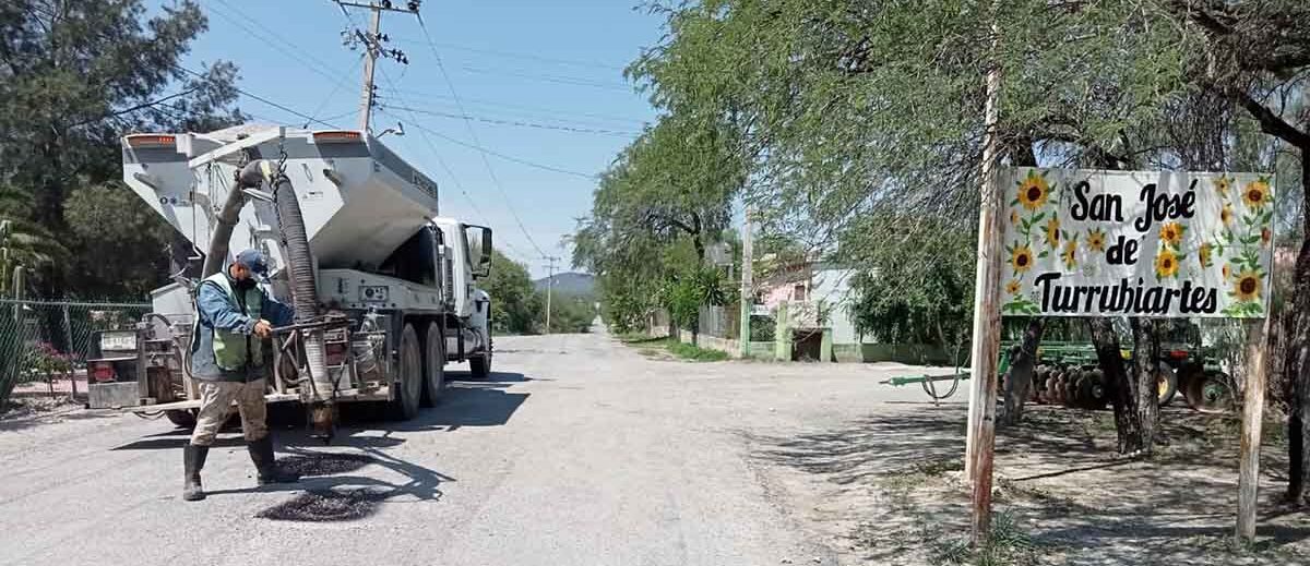 DAN MANTENNIMIENTO A 17 KILÓMETROS DE CAMINOS EN CERRITOS
