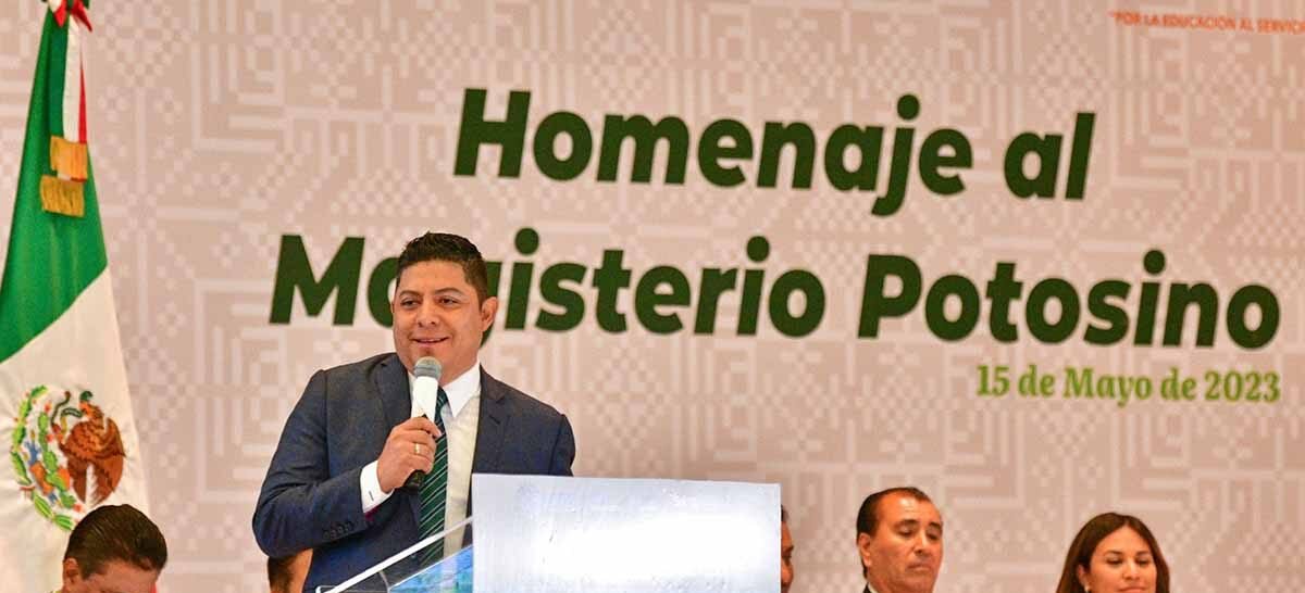 DOCENTES SE UNEN AL GOBIERNO DEL CAMBIO EN TRANSFORMACIÓN EDUCATIVA