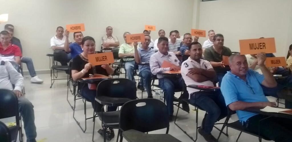 CAPACITAN A OPERADORES DE TRASPORTE URBANO DE CIUDAD VALLES EN MATERIA DE GÉNERO