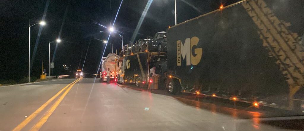 DECENAS DE VEHÍCULOS DAÑADOS POR “PONCHALLANTAS” EN LA VALLES – RIOVERDE