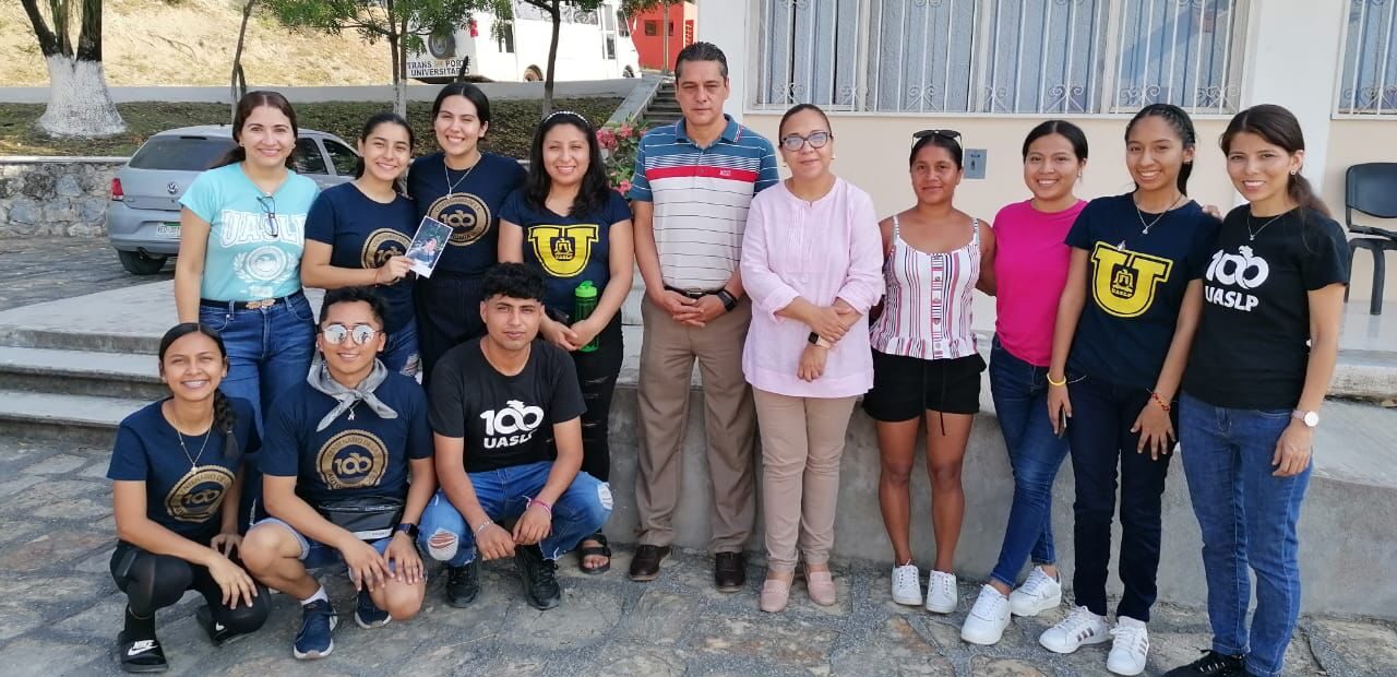 ALUMNOS DE LA UASLP ZONA HUASTECA ASISTEN A EXPO NACIONAL EMPRENDEDORA