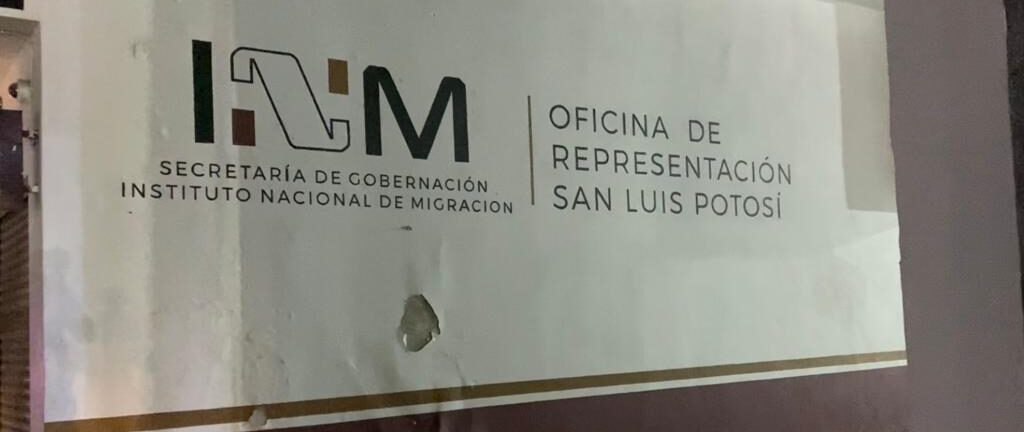 ABANDONAN A DECENAS DE MIGRANTES EN EL DOBLE FONDO DE UN CAMIÓN EN LA CARRETERA SLP – RIOVERDE