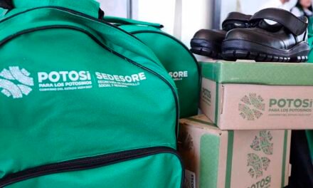 CONTINÚA ENTREGA DE APOYOS ESCOLARES