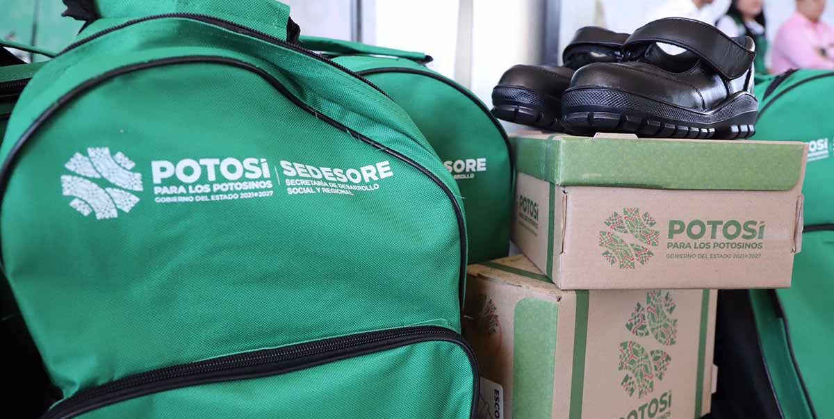 CONTINÚA ENTREGA DE APOYOS ESCOLARES