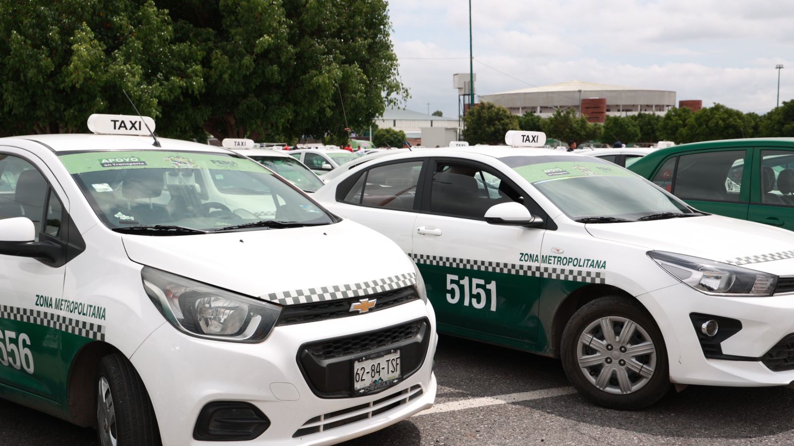 TAXISTAS LISTOS PARA PRESTAR SERVICIO EN FENAPO 2023 