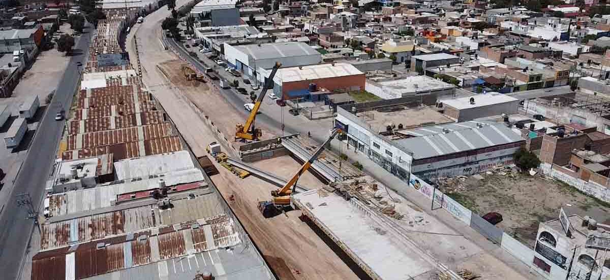 OBRAS EN PUENTE DE CIRCUITO POTOSÍ Y CALLE 71 AL 70 POR CIERTO DE AVANCE