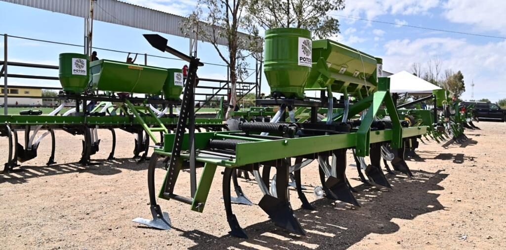 PRODUCTORES AGRÍCOLAS DE VILLA DE RAMOS RECIBEN APOYOS AGROPECUARIOS