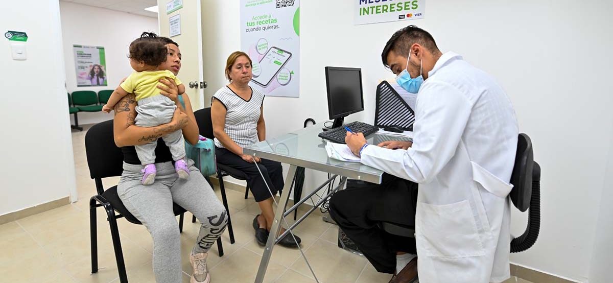 RICARDO GALLARDO CUMPLE SU PALABRA: BENEFICIARIAS DE CLÍNICA ROSA