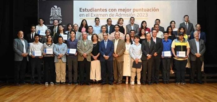 RECONOCE UASLP A MEJORES PROMEDIOS EN EXAMEN DE ADMISIÓN