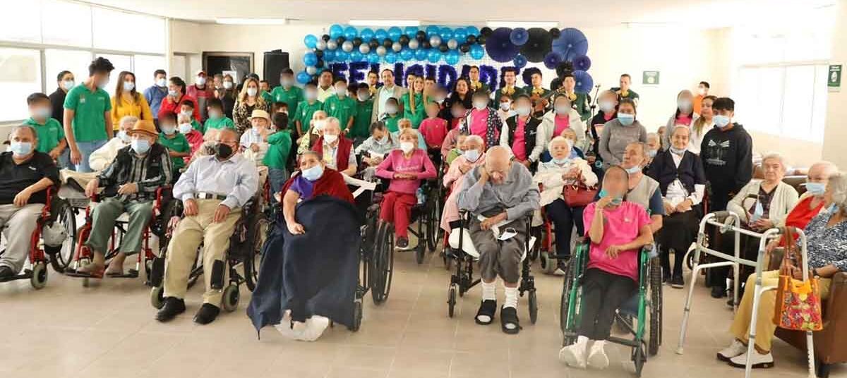 REALIZAN CELEBRACIÓN PARA PERSONAS ADULTAS MAYORES