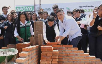 RICARDO GALLARDO BRINDA APOYO A ESTUDIANTES DEL CECYTE