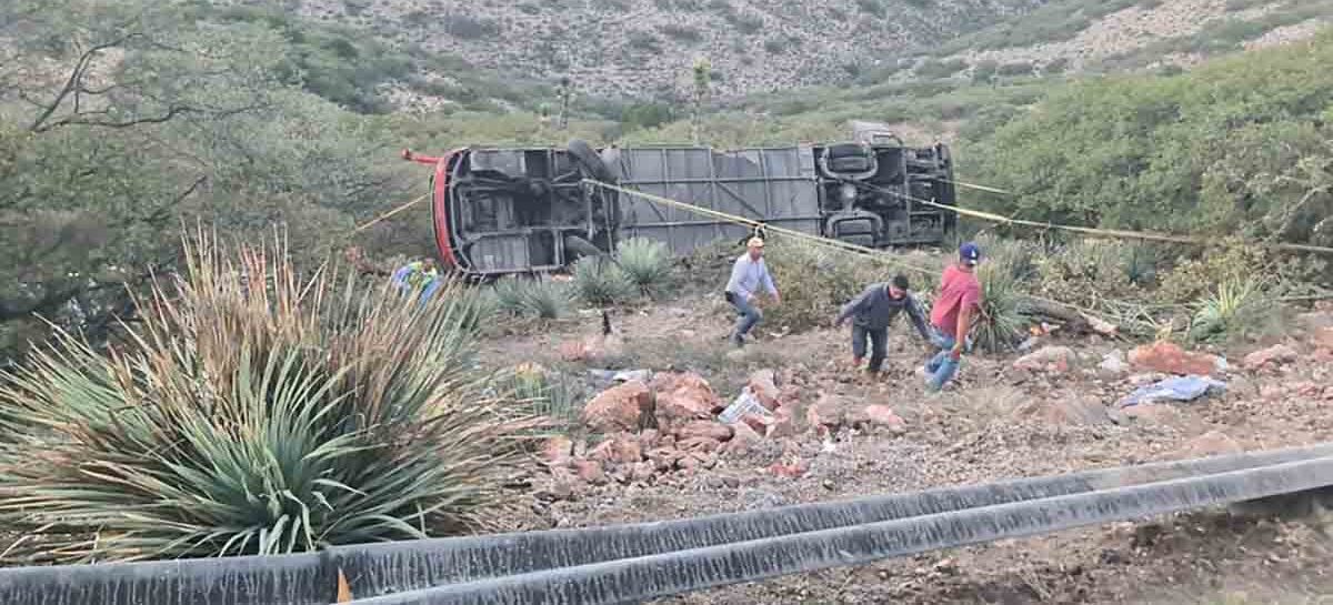 ATIENDEN A AFECTADOS TRAS ACCIDENTE DE CARRETERA A GUADALAJARA