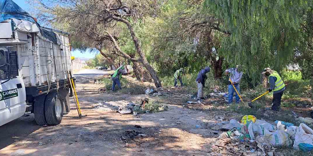 DAN MANTENIMIENTO A VIEJO CAMINO AL CERRO DE SAN PEDRO