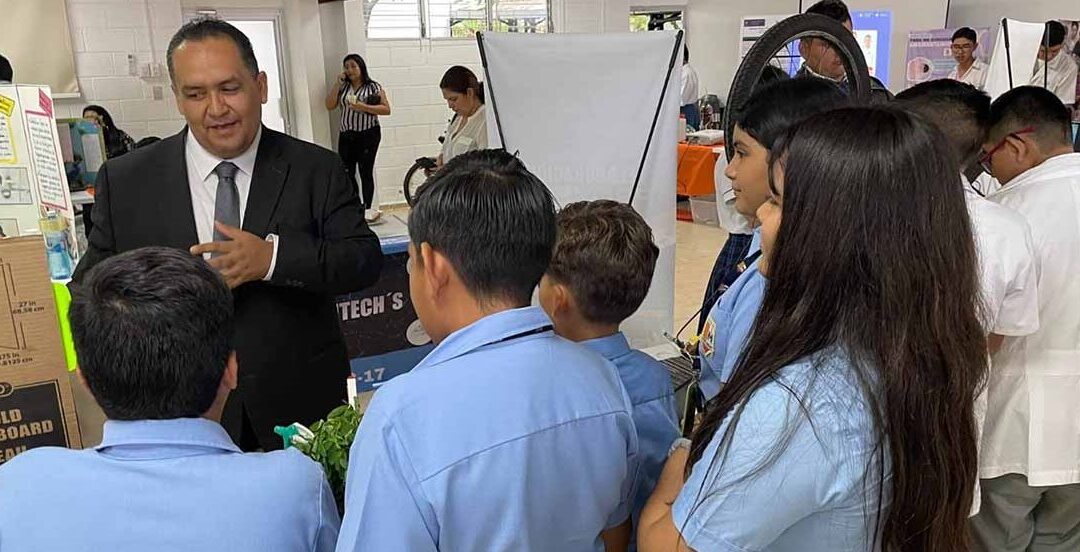 LLEVAN CONFERENCIA “LAS VOCACIONES CIENTÍFICO-TÉCNICAS” A LOS ESTUDIANTES DE EDUCACIÓN BÁSICA Y BACHILLERATO