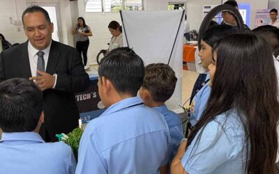 LLEVAN CONFERENCIA “LAS VOCACIONES CIENTÍFICO-TÉCNICAS” A LOS ESTUDIANTES DE EDUCACIÓN BÁSICA Y BACHILLERATO