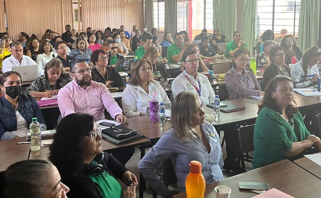 DOCENTES DE EDUCACIÓN MEDIA TERMINAL RECIBIERON CAPACITACIÓN