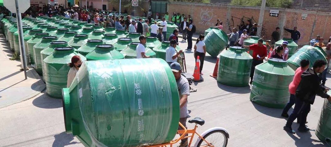ENTREGAN MÁS CISTERNAS A FAMILIAS POTOSINAS