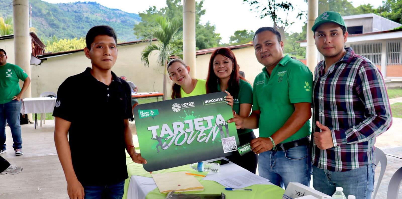 ENTREGAN TARJETAS JOVEN EN MATLAPA