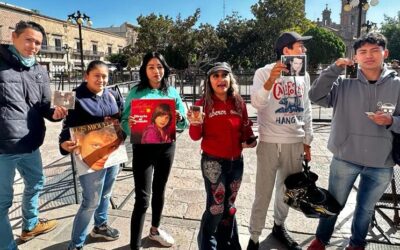 FANS RECIBEN BOLETOS PARA CONCIERTO DE LUIS MIGUEL