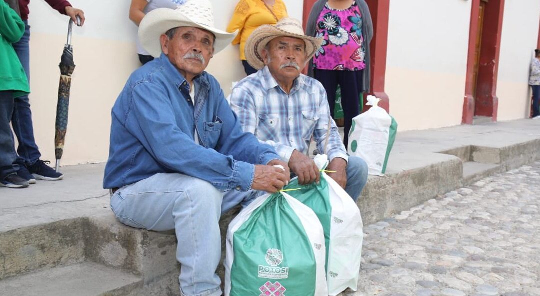 CONSTRUYEN CASAS PARA FAMILIAS DE ALAQUINES