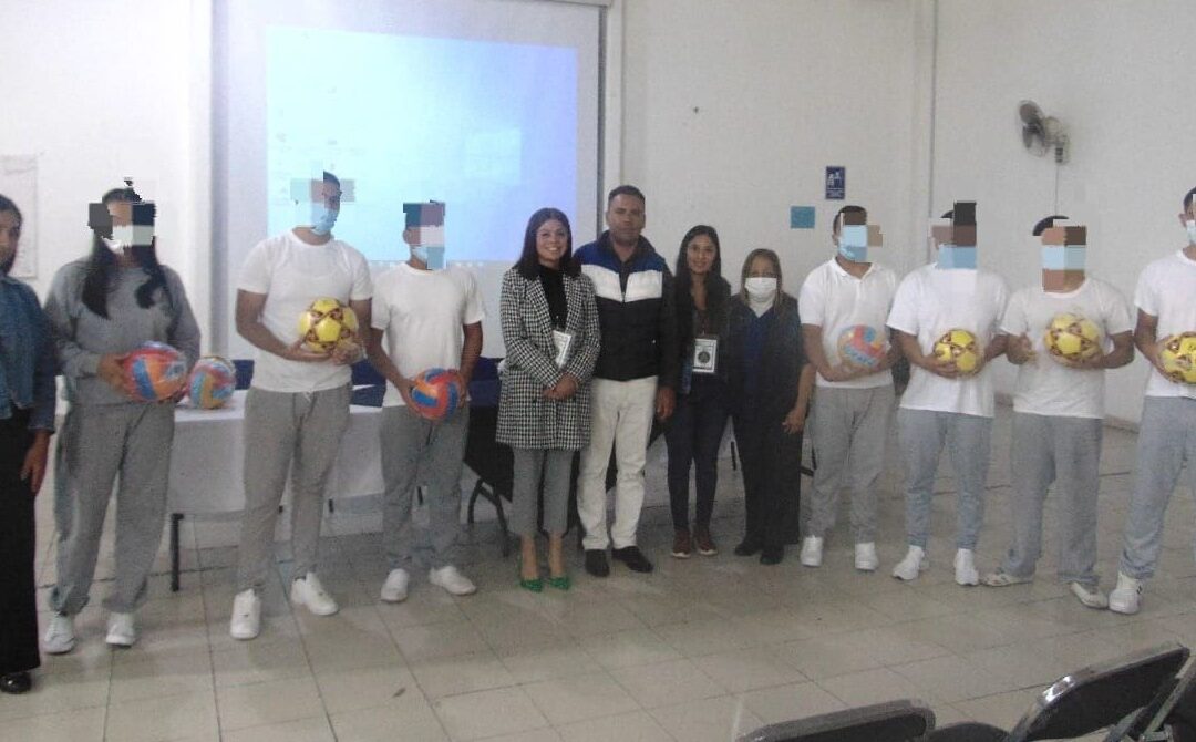 ENTREGAN MATERIAL DEPORTIVO PARA JÓVENES PRIVADOS DE LA LIBERTAD