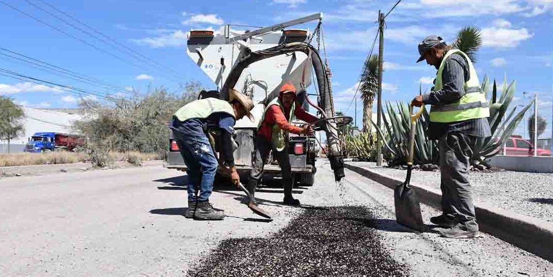 DAN MANNTENIMIENTO A CAMINOS DE 20 MUNICIPIOS