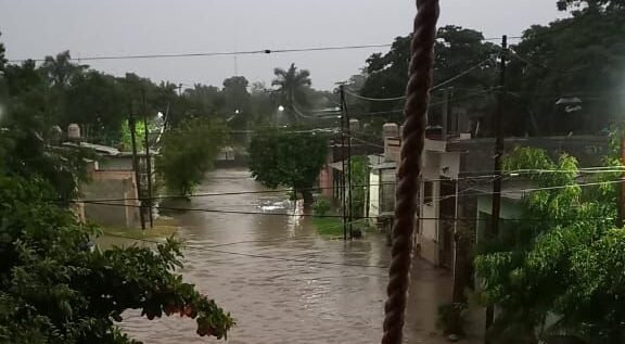 LLEVAN APOYOS A AFECTADOS POR LLUVIAS EN VILLA DE RAMOS