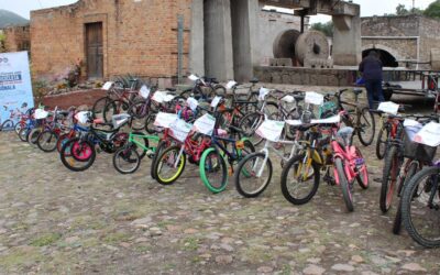 ENTREGAN BICICLETAS A NIÑOS DE AHUALULCO