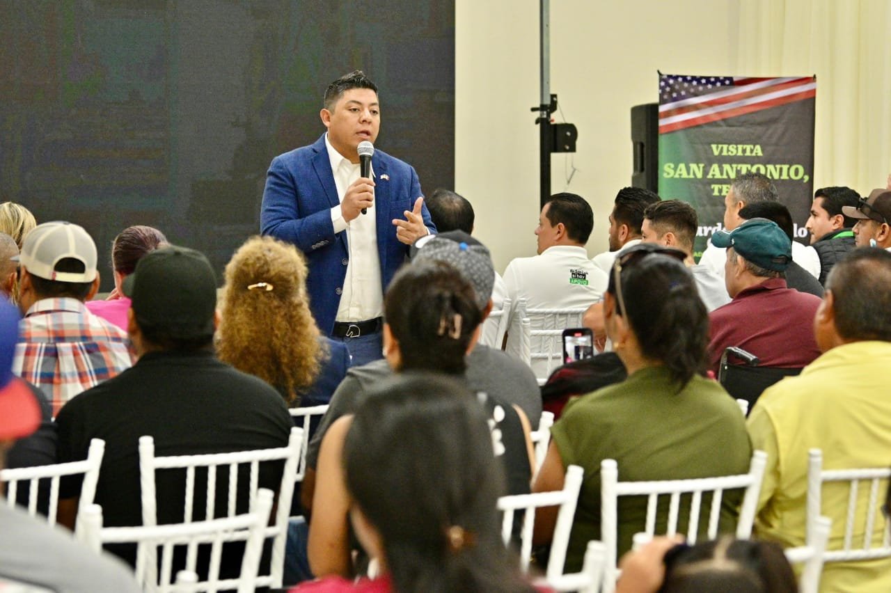 LLEVA RICARDO GALLARDO FERIA DE SERVICIOS A POTOSINOS EN SAN ANTONIO, TEXAS