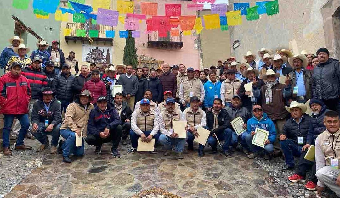 CAPACITAN A OPERADORES TURÍSTICOS DEL ALTIPLANO
