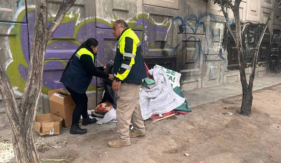 ATIENDEN A PERSONAS EN SITUACIÓN DE CALLE ANTE BAJAS TEMPERATURAS