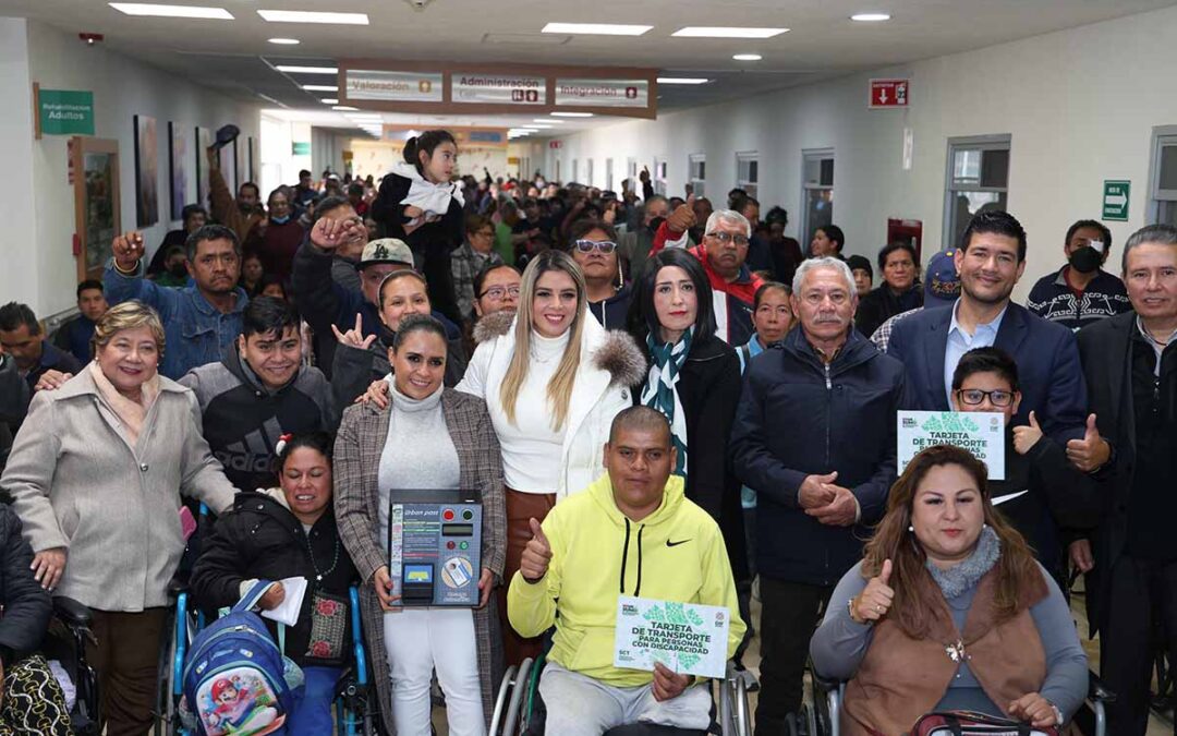 ENTREGA TARJETAS DE TRANSPORTE GRATUITO A GRUPOS VULNERABLES