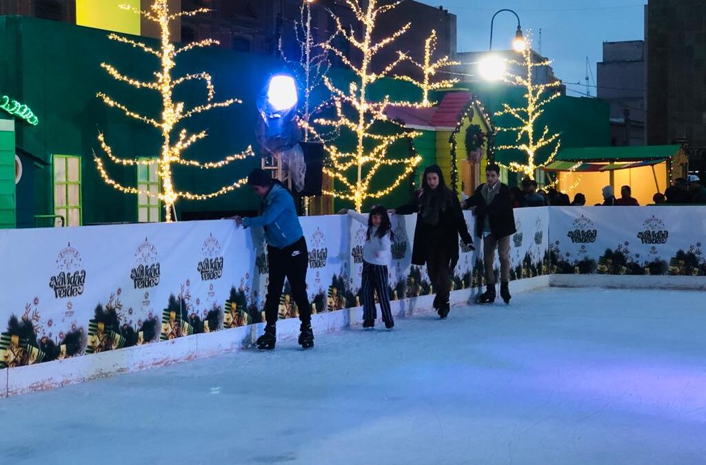 PISTA DE HIELO EN LA CAPITAL, EL ATRACTIVO FAVORITO DE LOS VISITANTES