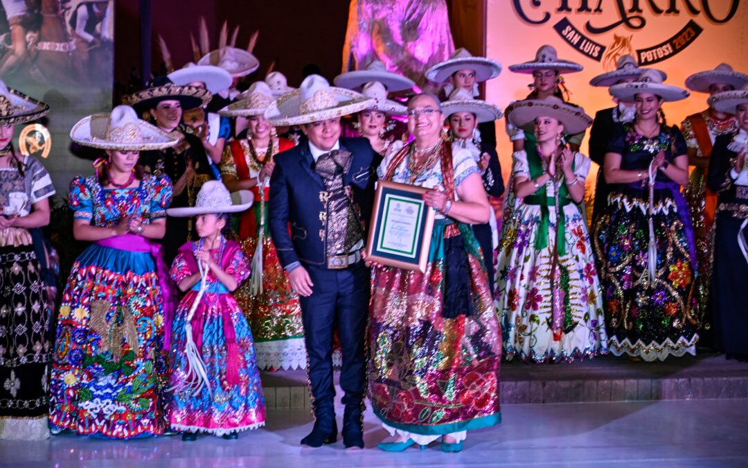 FAMILIA CHARRA CELEBRA BAILE DE REINAS CON RICARDO GALLARDO COMO INVITADO ESPECIAL